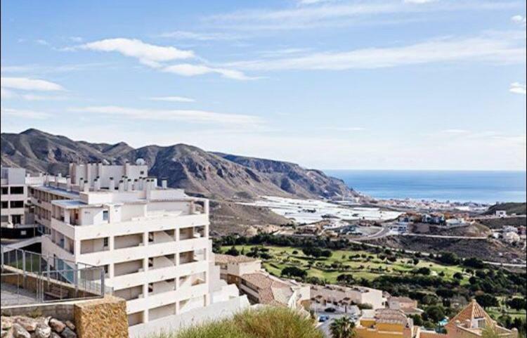 Deluxe Roquetas De Mar Con Golf Y Piscina Climatizada, Parking Privado Appartamento